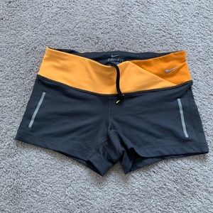 NIKE SHORTS